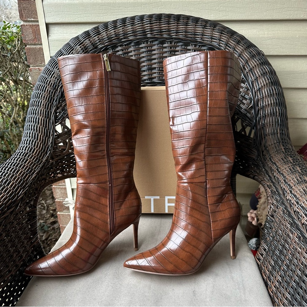 JustFab Khloy Leather Brown Tall Heeled Boots 9 - Picture 3 of 12